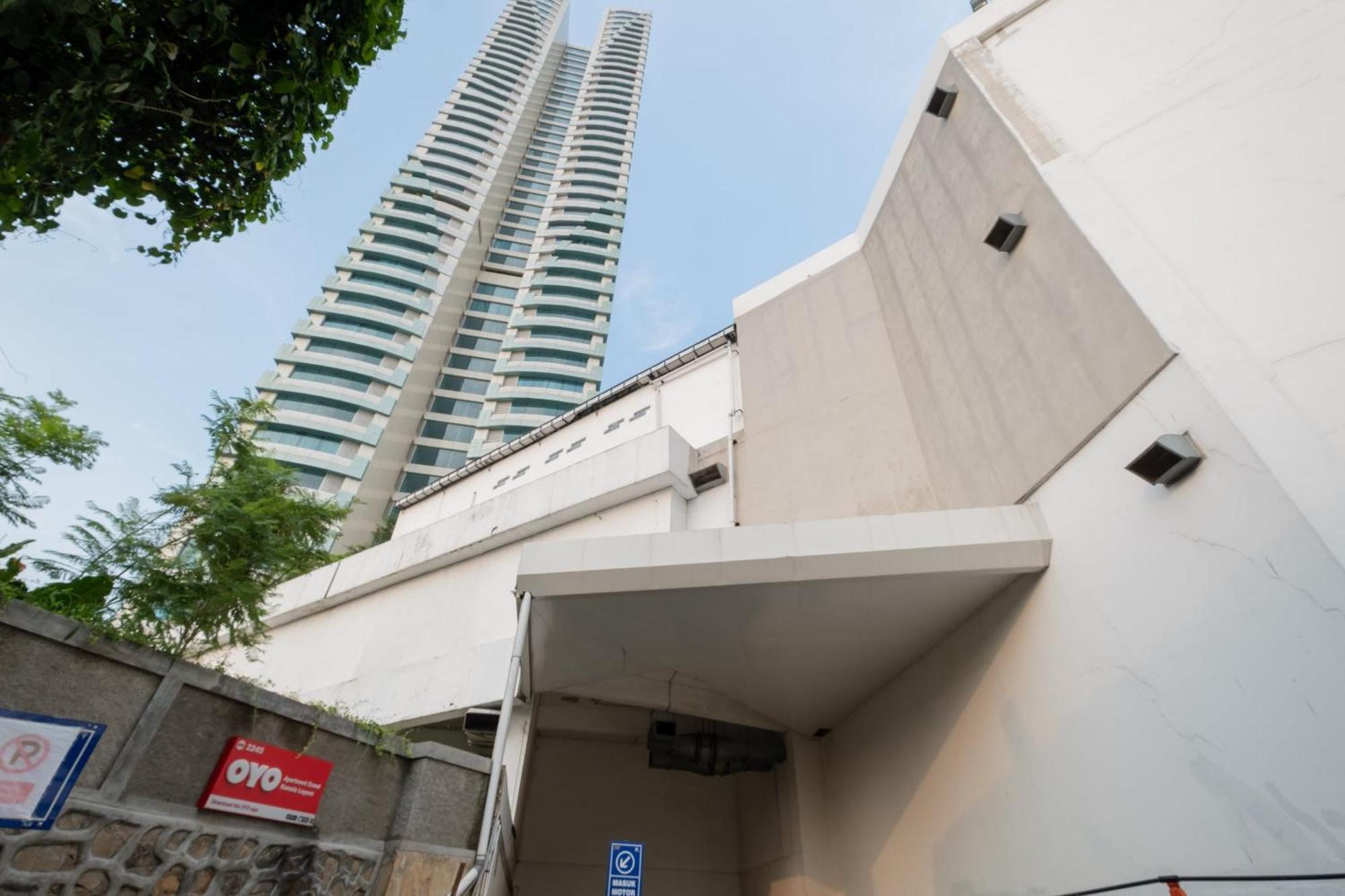 Oyo 2245 Apartment Grand Kamala Lagoon Bekasi Exterior foto