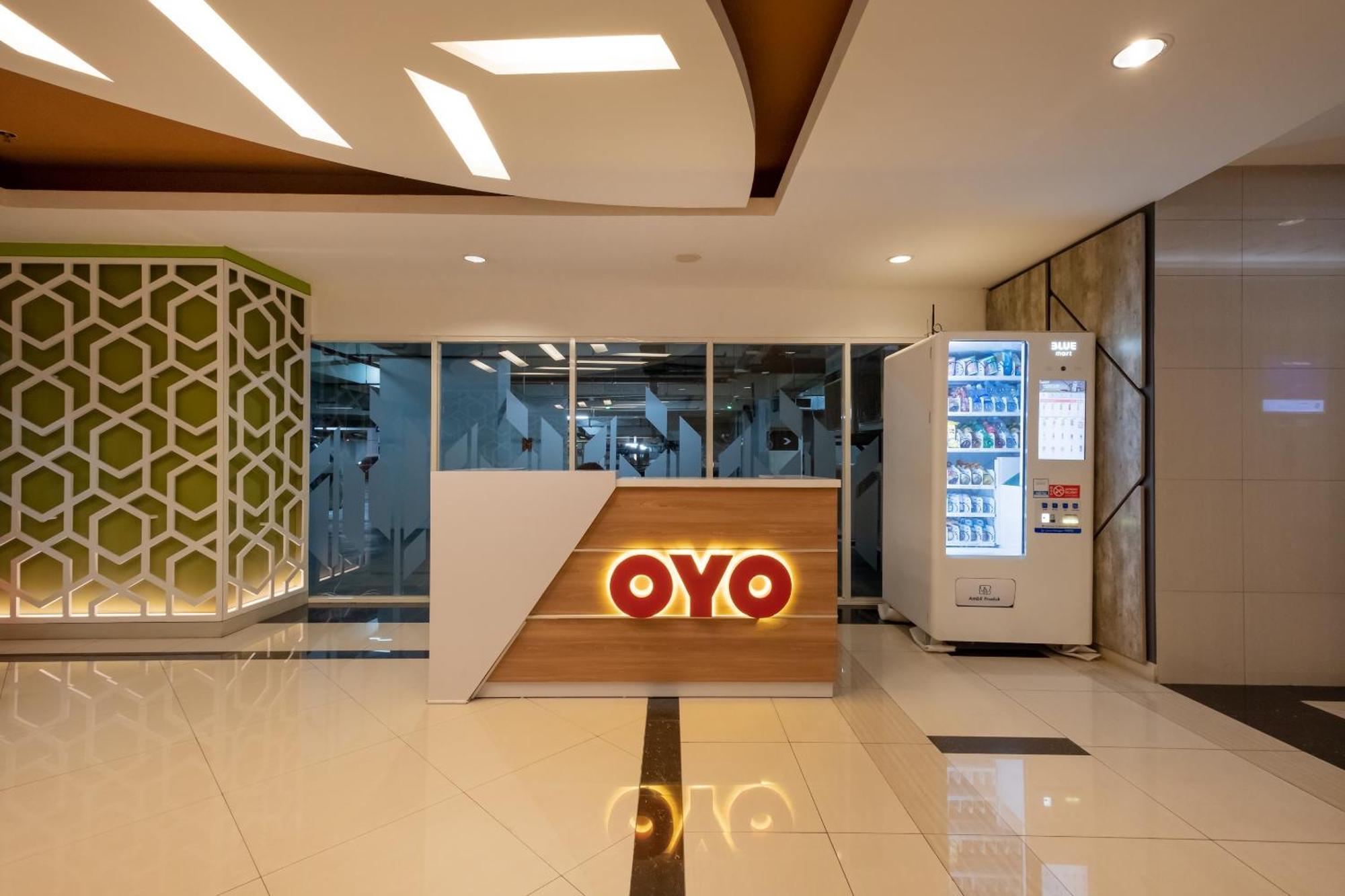 Oyo 2245 Apartment Grand Kamala Lagoon Bekasi Exterior foto