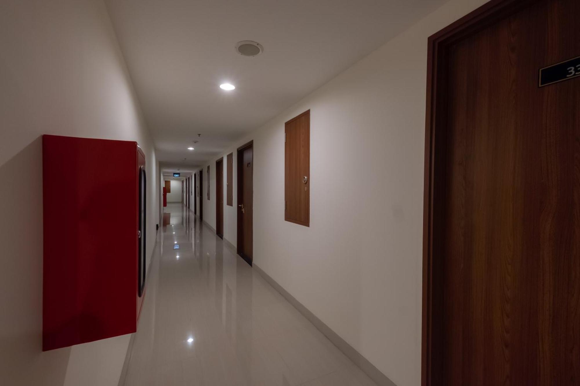 Oyo 2245 Apartment Grand Kamala Lagoon Bekasi Exterior foto
